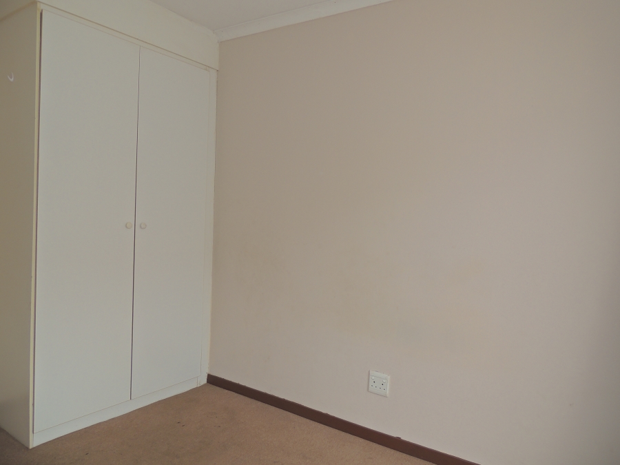 To Let 2 Bedroom Property for Rent in Greenhills Gauteng