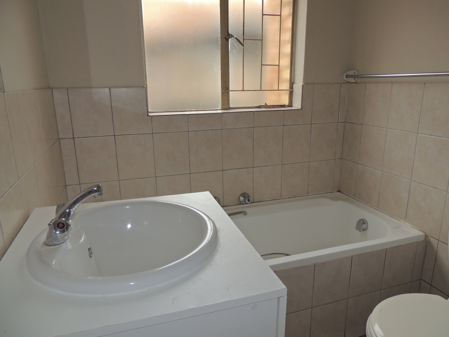 To Let 2 Bedroom Property for Rent in Greenhills Gauteng