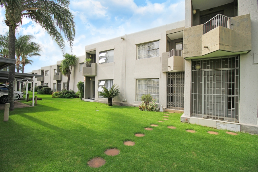 2 Bedroom Property for Sale in Weltevreden Park Gauteng