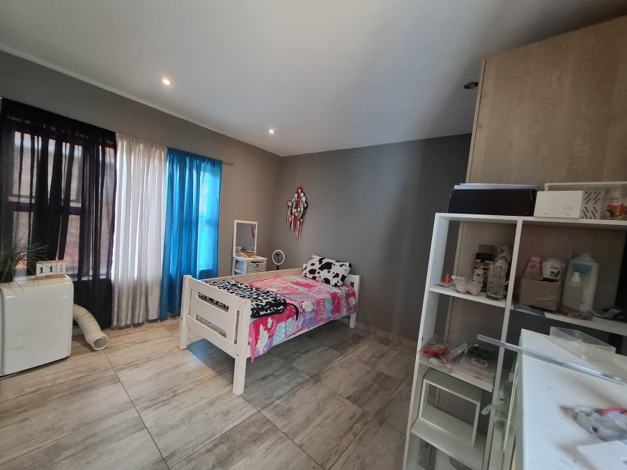 5 Bedroom Property for Sale in Aston Lake Gauteng