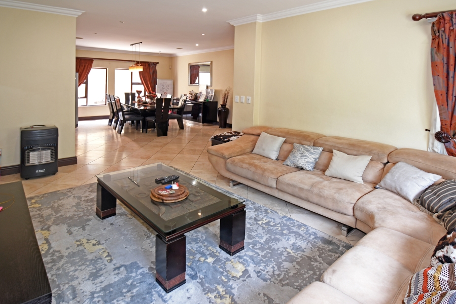 5 Bedroom Property for Sale in Broadacres Gauteng