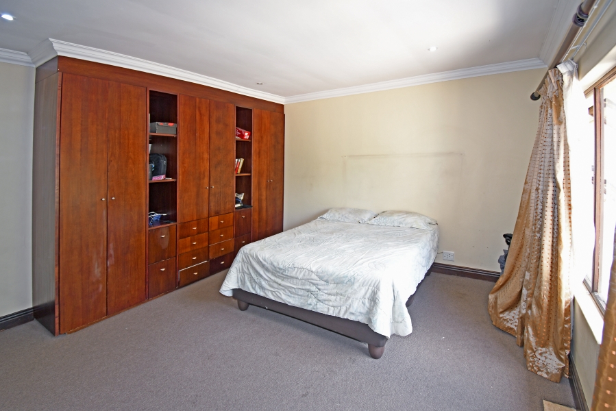 5 Bedroom Property for Sale in Broadacres Gauteng