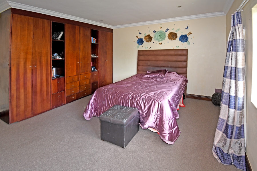 5 Bedroom Property for Sale in Broadacres Gauteng