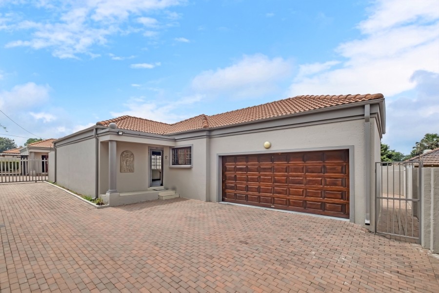 3 Bedroom Property for Sale in Linden Gauteng