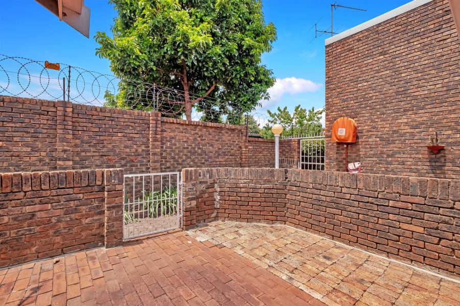 1 Bedroom Property for Sale in Linden Gauteng