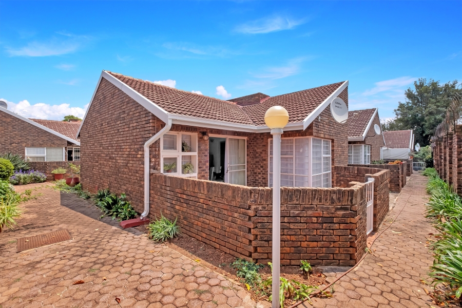 1 Bedroom Property for Sale in Linden Gauteng