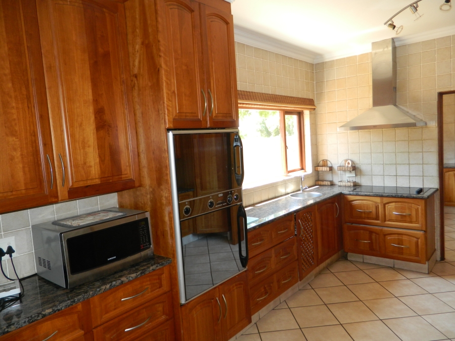 To Let 4 Bedroom Property for Rent in Silver Lakes Golf Estate Gauteng