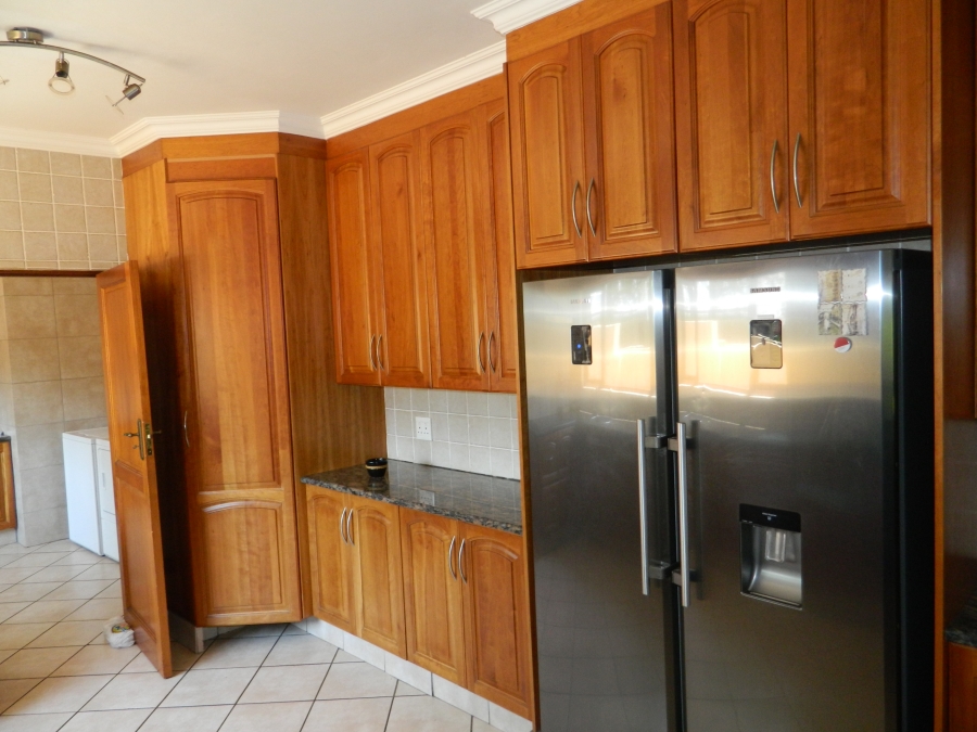 To Let 4 Bedroom Property for Rent in Silver Lakes Golf Estate Gauteng