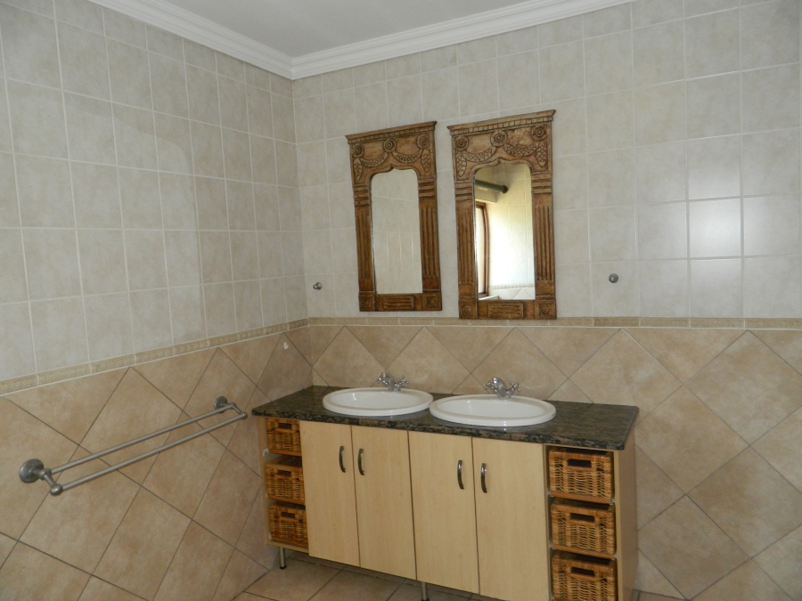 To Let 4 Bedroom Property for Rent in Silver Lakes Golf Estate Gauteng