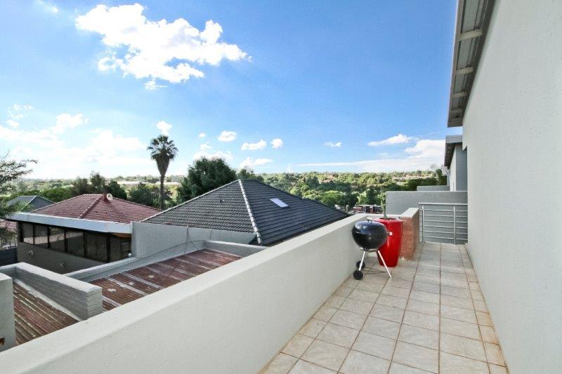 To Let 3 Bedroom Property for Rent in Greenside Gauteng