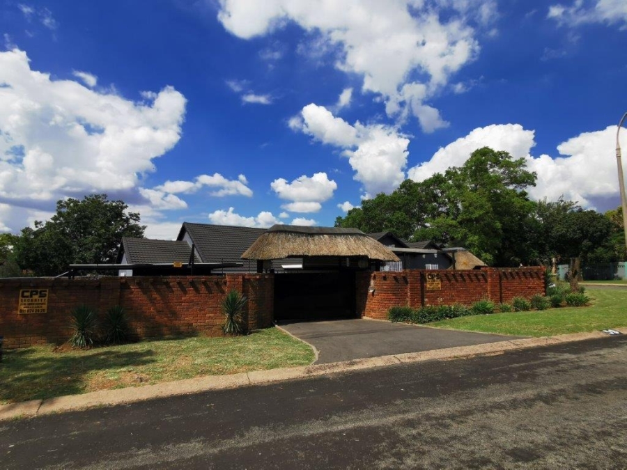 3 Bedroom Property for Sale in Brackendowns Gauteng