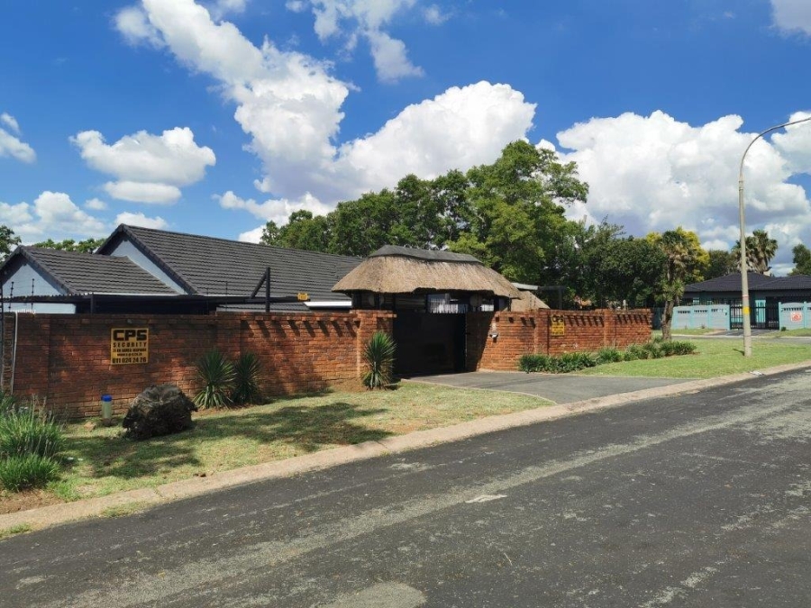 3 Bedroom Property for Sale in Brackendowns Gauteng