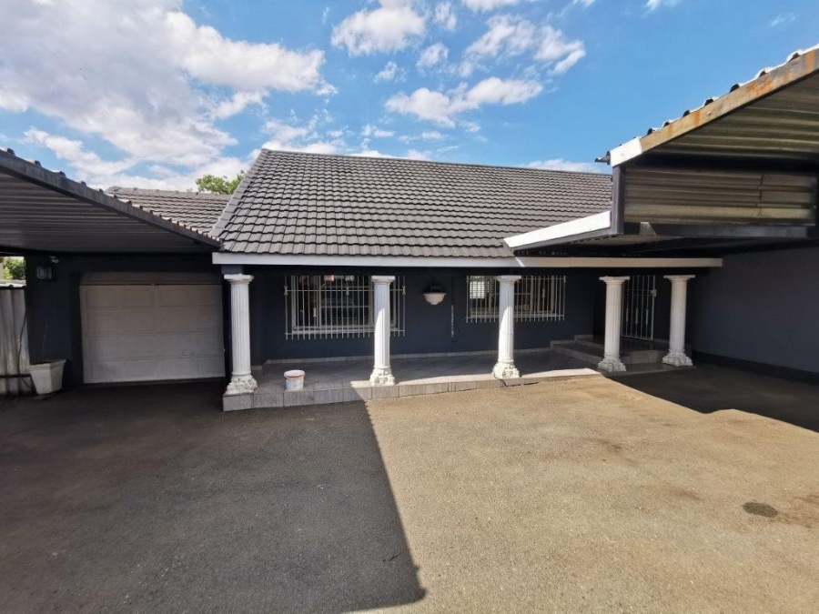 3 Bedroom Property for Sale in Brackendowns Gauteng