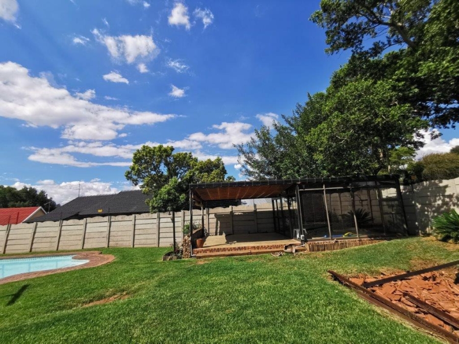 3 Bedroom Property for Sale in Brackendowns Gauteng