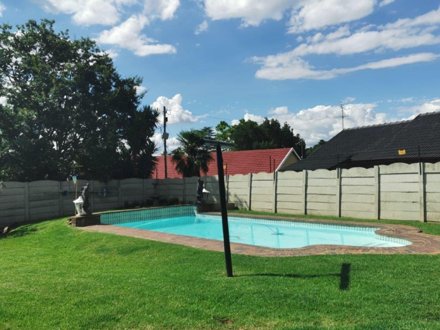 3 Bedroom Property for Sale in Brackendowns Gauteng