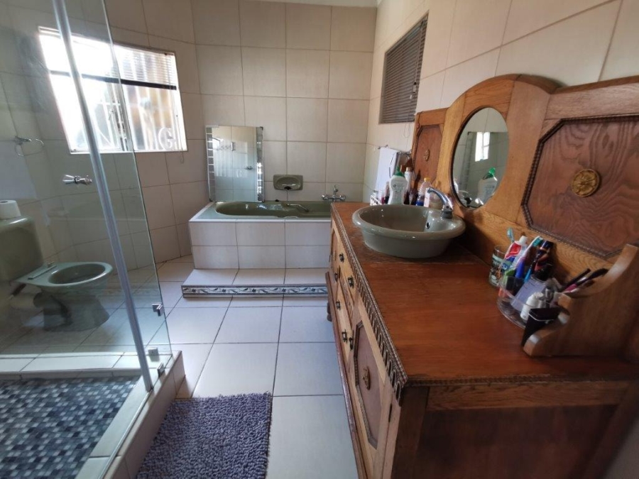 3 Bedroom Property for Sale in Brackendowns Gauteng