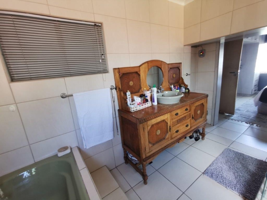 3 Bedroom Property for Sale in Brackendowns Gauteng