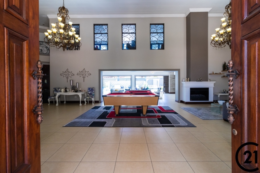 5 Bedroom Property for Sale in Lakefield Gauteng