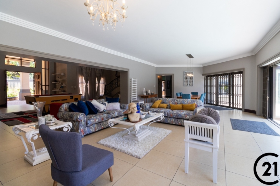 5 Bedroom Property for Sale in Lakefield Gauteng