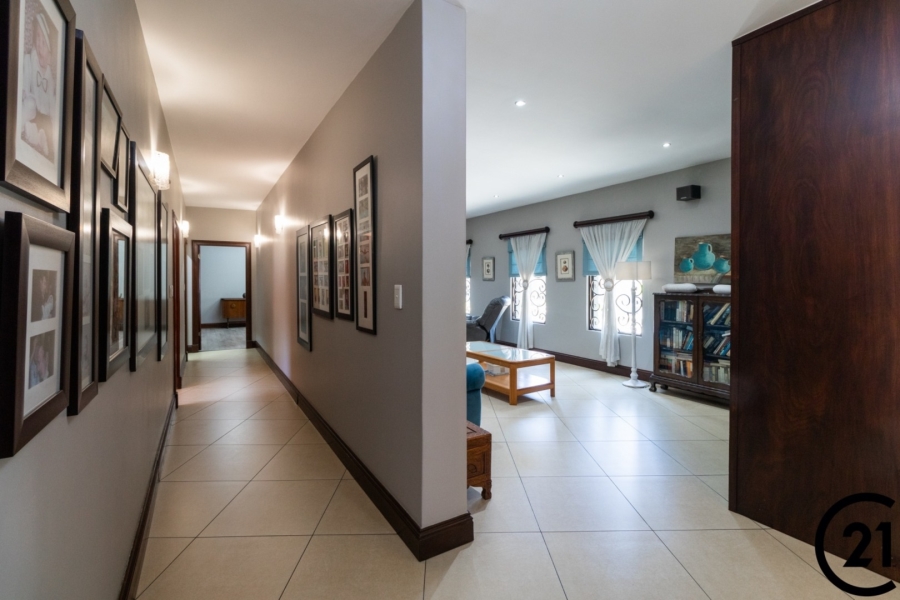 5 Bedroom Property for Sale in Lakefield Gauteng