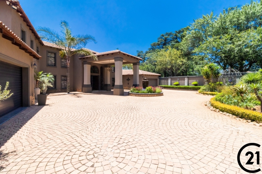 5 Bedroom Property for Sale in Lakefield Gauteng