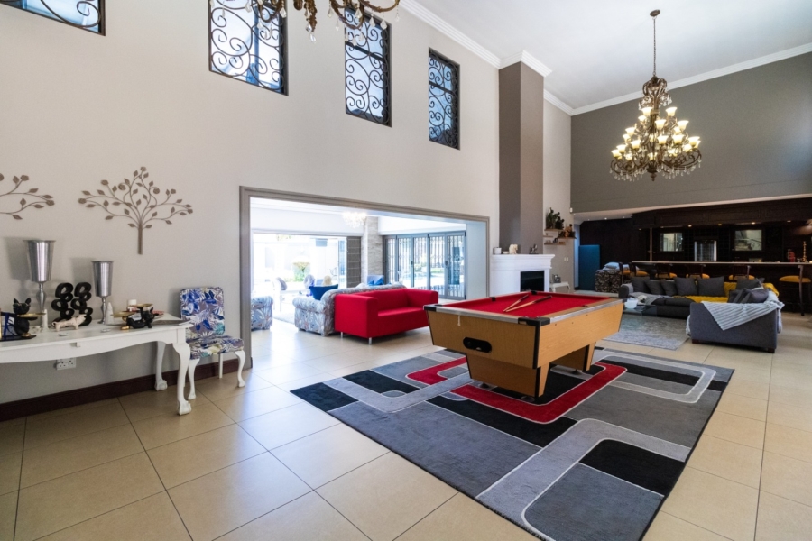 5 Bedroom Property for Sale in Lakefield Gauteng