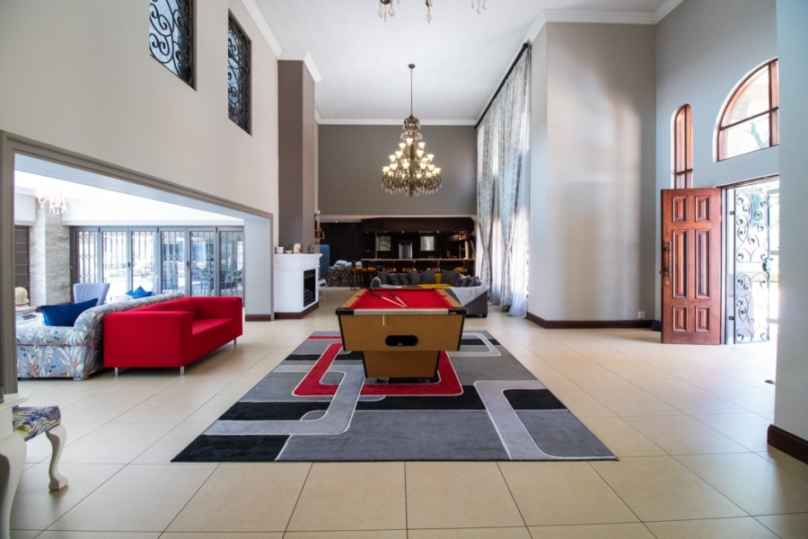 5 Bedroom Property for Sale in Lakefield Gauteng