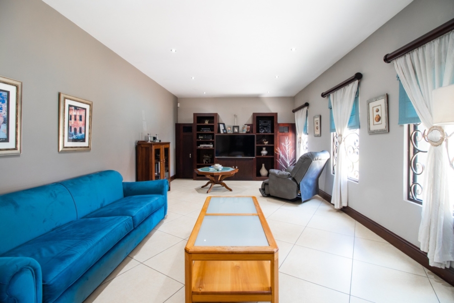 5 Bedroom Property for Sale in Lakefield Gauteng