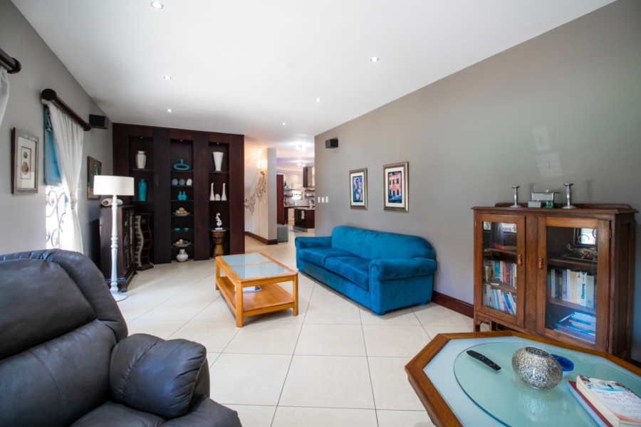 5 Bedroom Property for Sale in Lakefield Gauteng