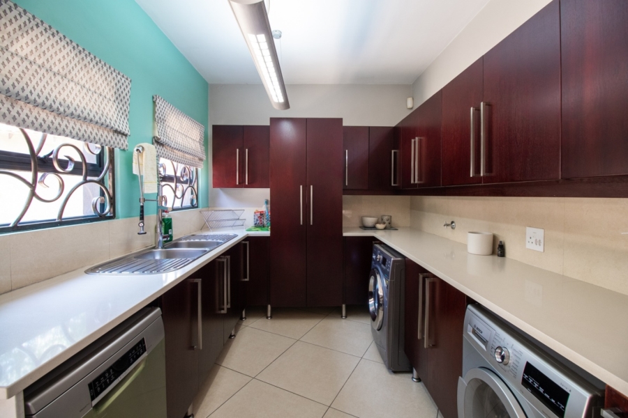 5 Bedroom Property for Sale in Lakefield Gauteng