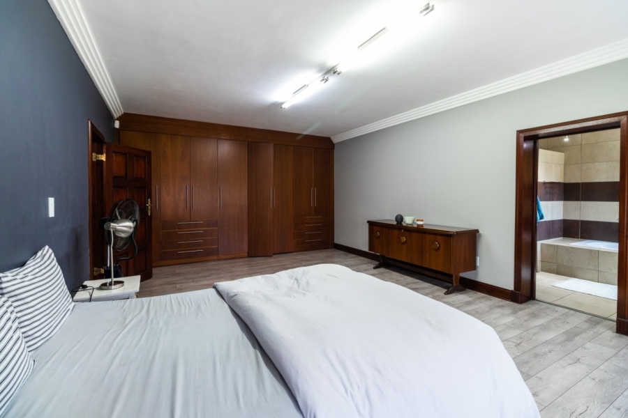 5 Bedroom Property for Sale in Lakefield Gauteng