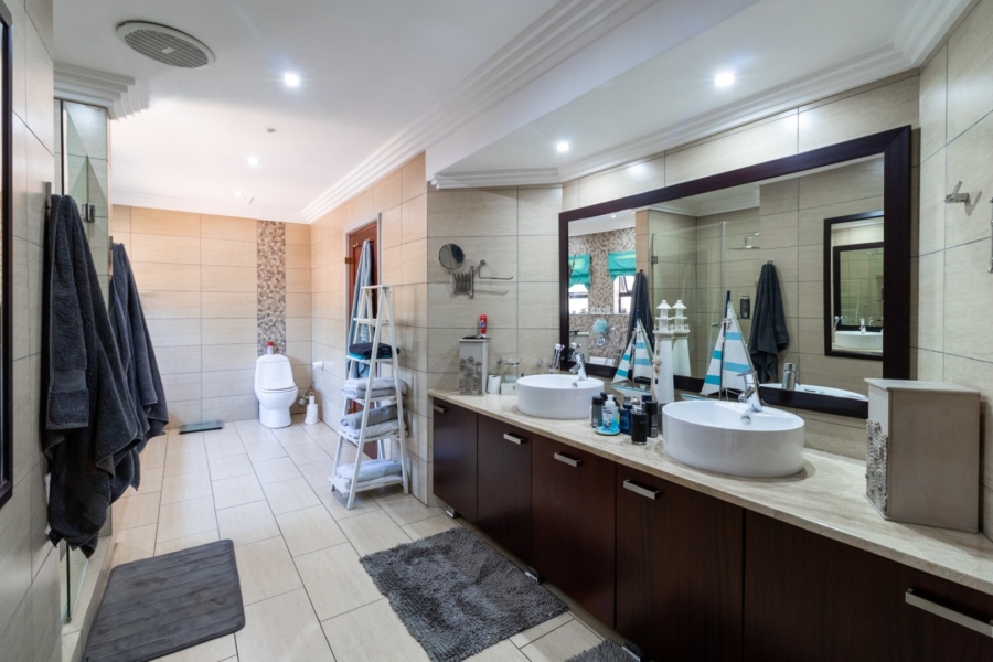 5 Bedroom Property for Sale in Lakefield Gauteng