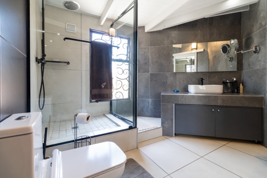 5 Bedroom Property for Sale in Lakefield Gauteng