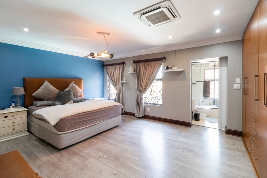 5 Bedroom Property for Sale in Lakefield Gauteng