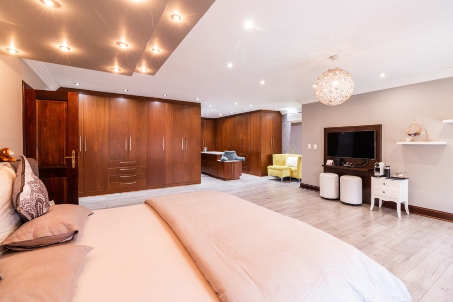 5 Bedroom Property for Sale in Lakefield Gauteng