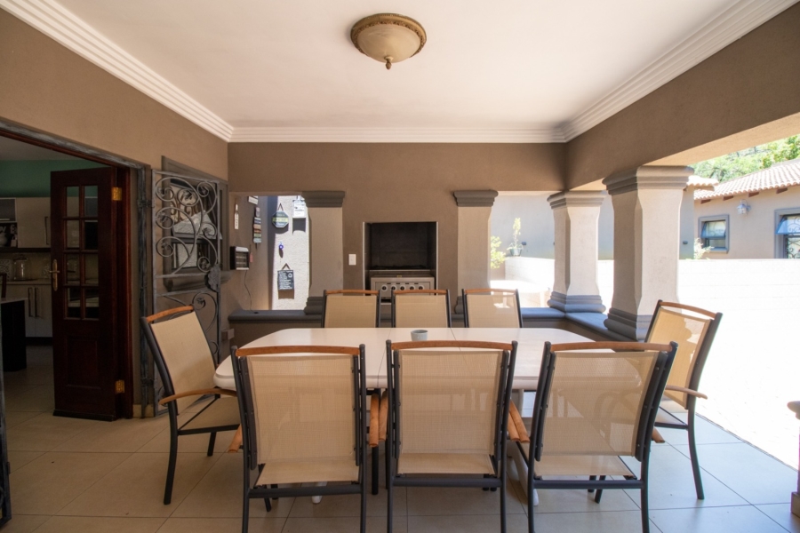 5 Bedroom Property for Sale in Lakefield Gauteng