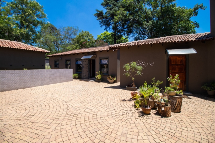 5 Bedroom Property for Sale in Lakefield Gauteng