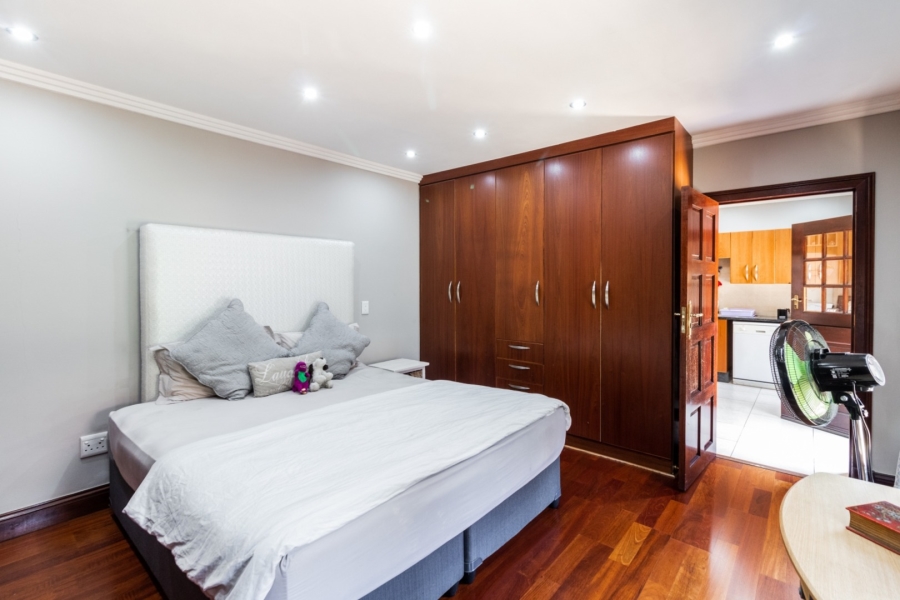 5 Bedroom Property for Sale in Lakefield Gauteng