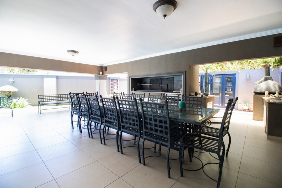 5 Bedroom Property for Sale in Lakefield Gauteng