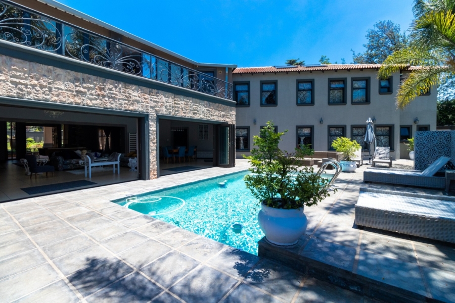 5 Bedroom Property for Sale in Lakefield Gauteng