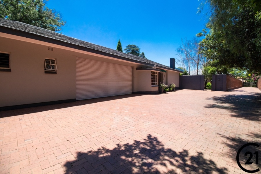 4 Bedroom Property for Sale in Lakefield Gauteng