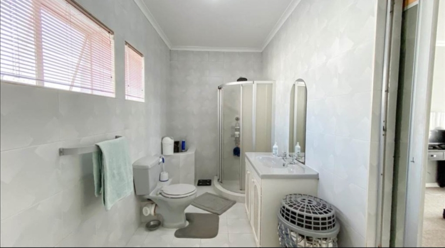 3 Bedroom Property for Sale in Linmeyer Gauteng