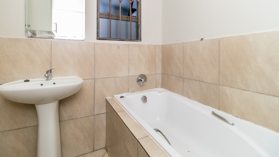 To Let 2 Bedroom Property for Rent in Noordwyk Gauteng