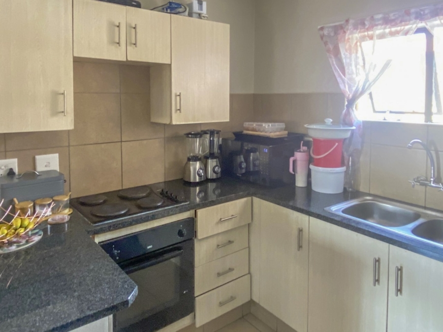 2 Bedroom Property for Sale in Erand Gardens Gauteng