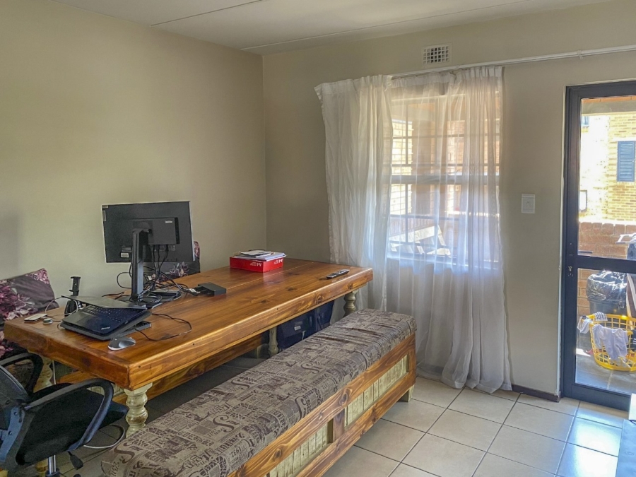 2 Bedroom Property for Sale in Erand Gardens Gauteng