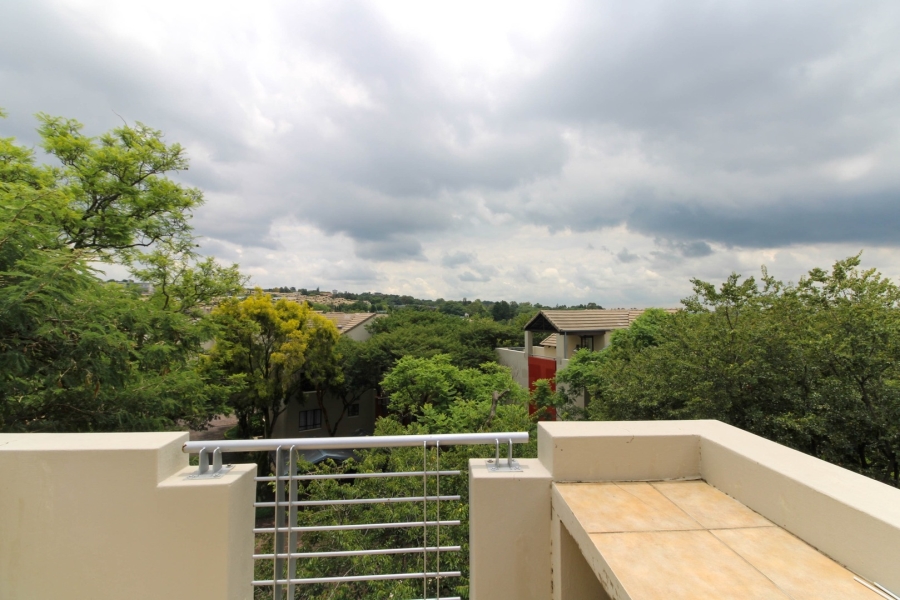 To Let 2 Bedroom Property for Rent in Bryanston Gauteng