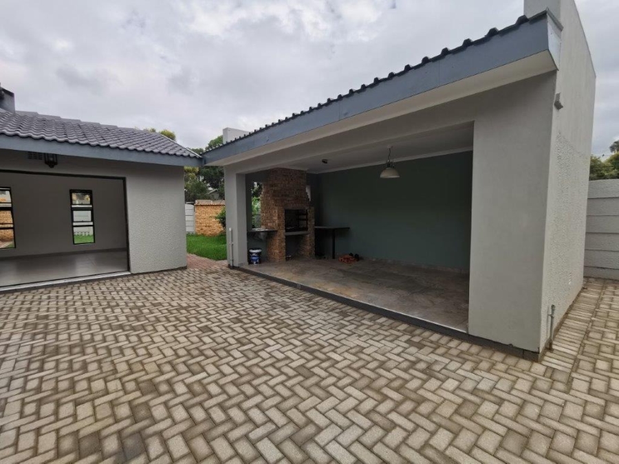 4 Bedroom Property for Sale in Brackenhurst Gauteng