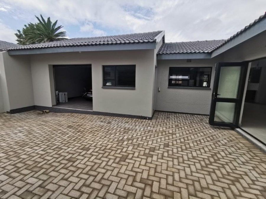 4 Bedroom Property for Sale in Brackenhurst Gauteng