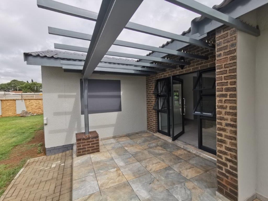 4 Bedroom Property for Sale in Brackenhurst Gauteng