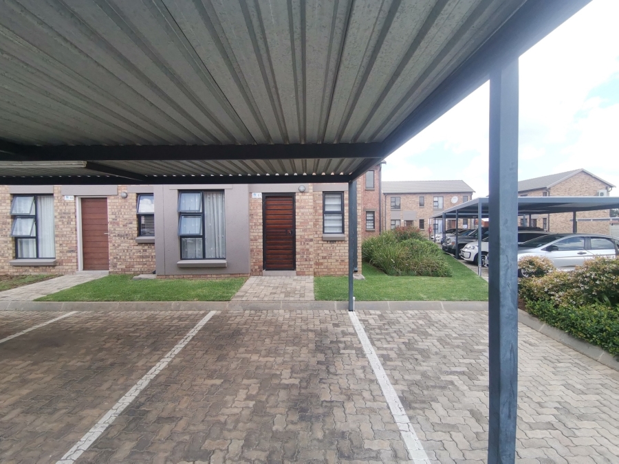 2 Bedroom Property for Sale in Albertsdal Gauteng